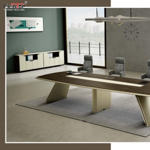 The difference between traditional desk and modern office furniture